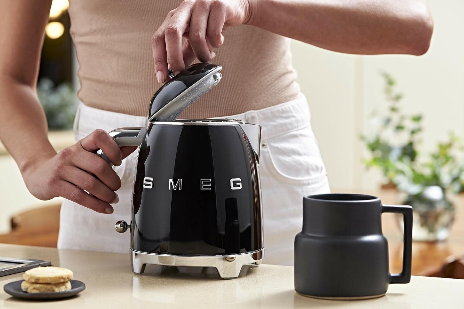 Smeg Mini Electric Kettle 0.8L KLF05