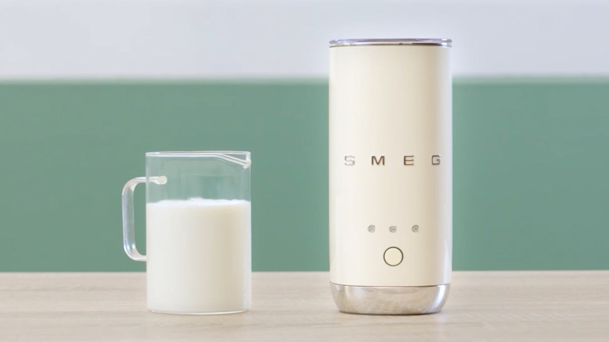 Smeg Retro Style Portable Milk Frother MFF02